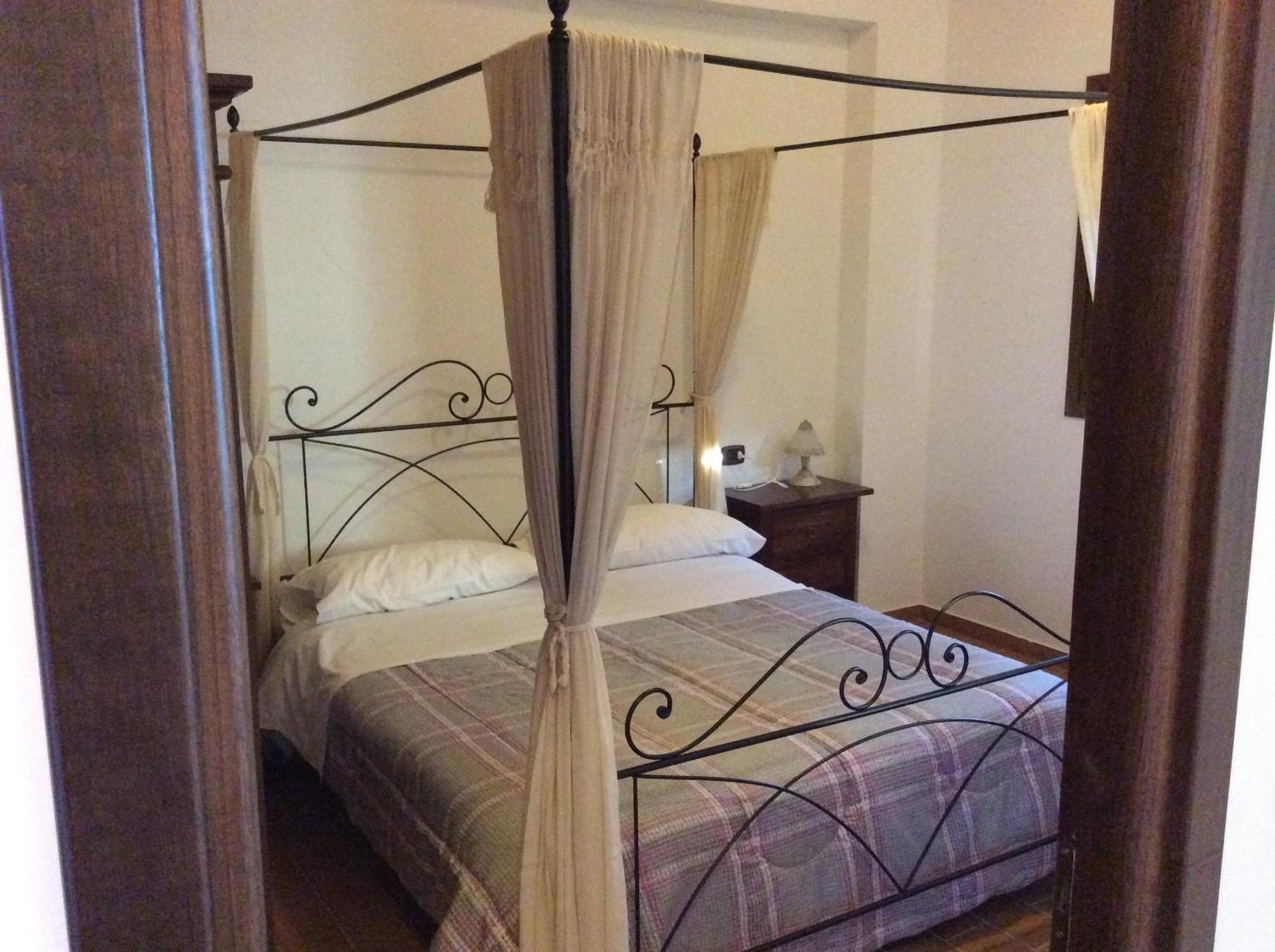 Hotel Il Feudo Dei Pierleoni Челано Стая снимка