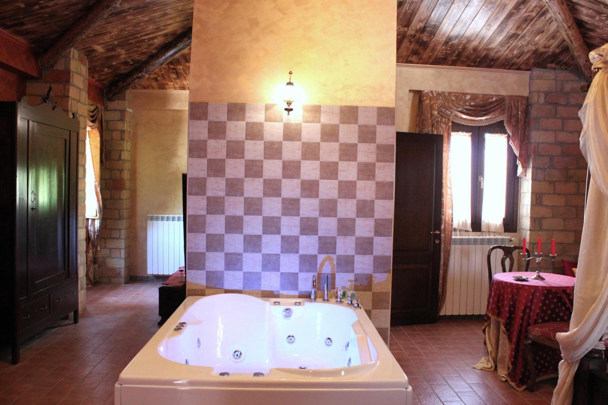 Hotel Il Feudo Dei Pierleoni Челано Стая снимка