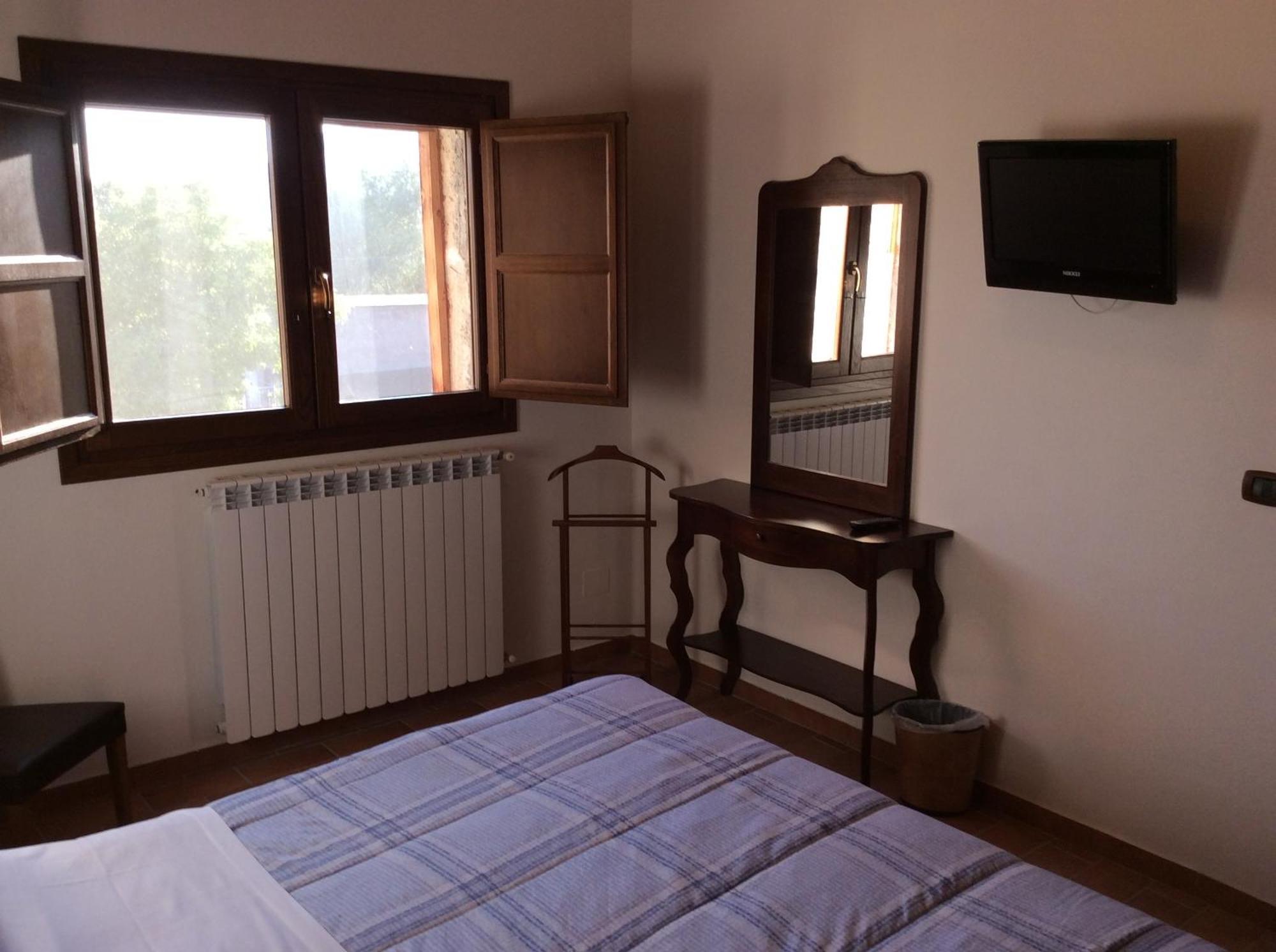 Hotel Il Feudo Dei Pierleoni Челано Стая снимка