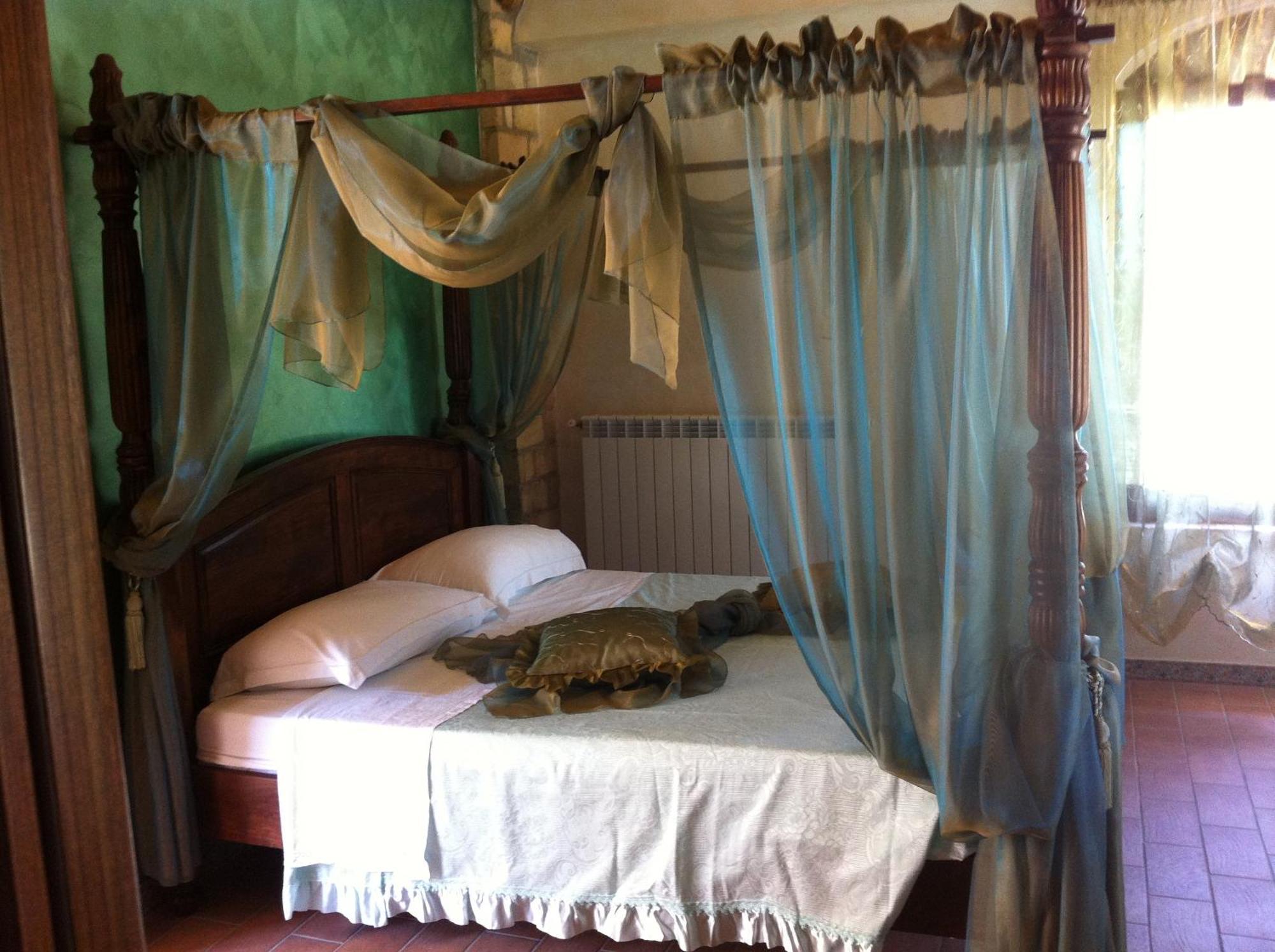 Hotel Il Feudo Dei Pierleoni Челано Стая снимка