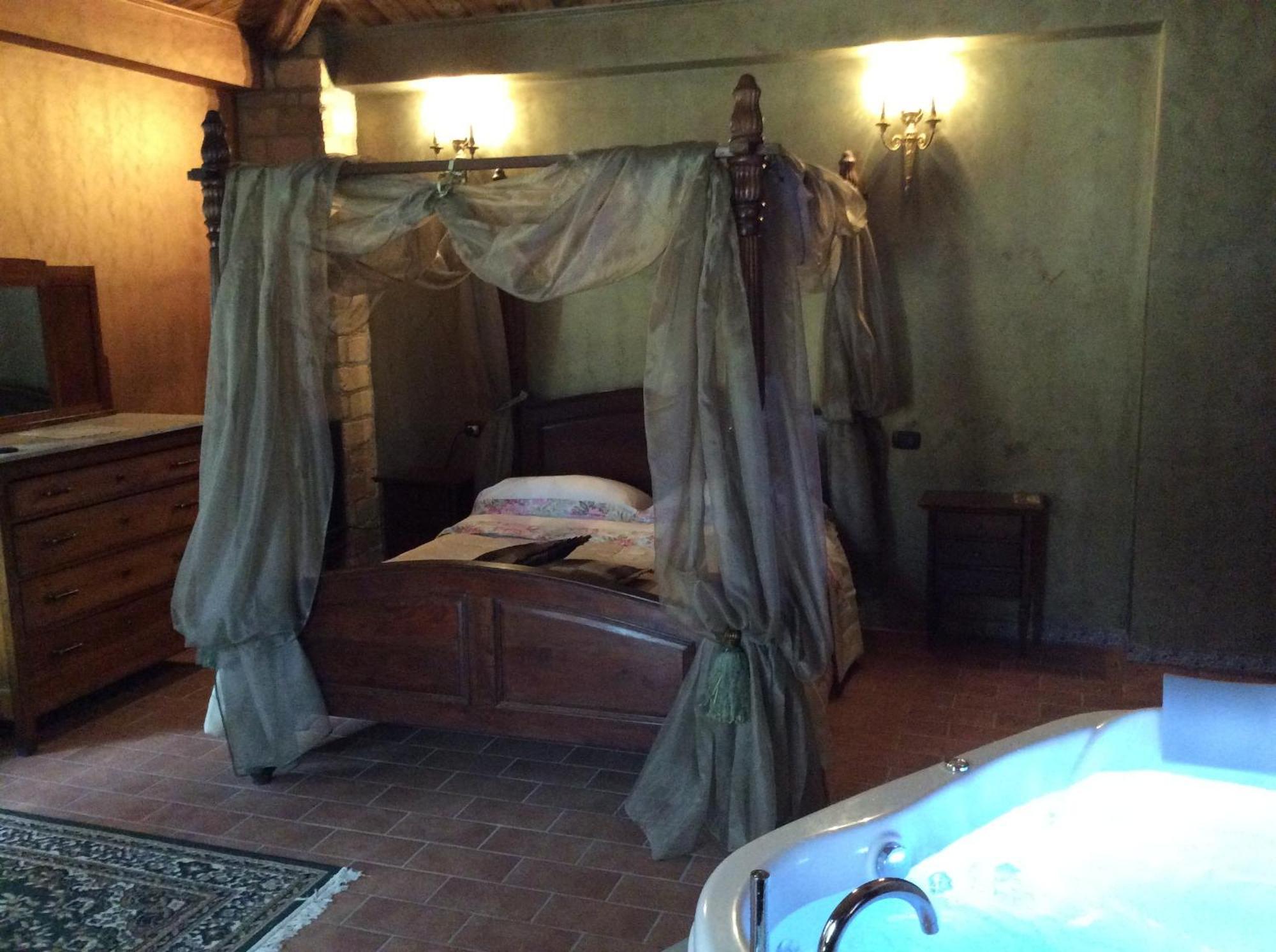 Hotel Il Feudo Dei Pierleoni Челано Стая снимка