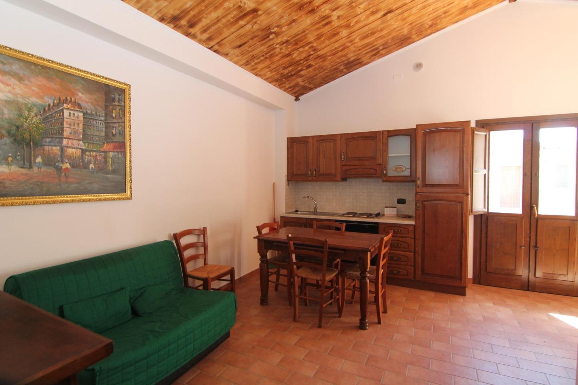 Hotel Il Feudo Dei Pierleoni Челано Екстериор снимка