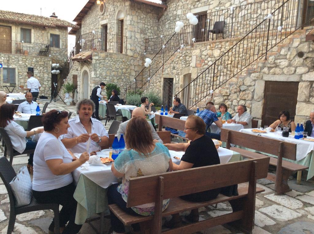 Hotel Il Feudo Dei Pierleoni Челано Екстериор снимка