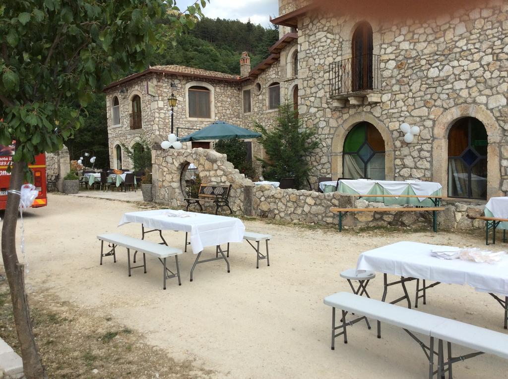 Hotel Il Feudo Dei Pierleoni Челано Екстериор снимка