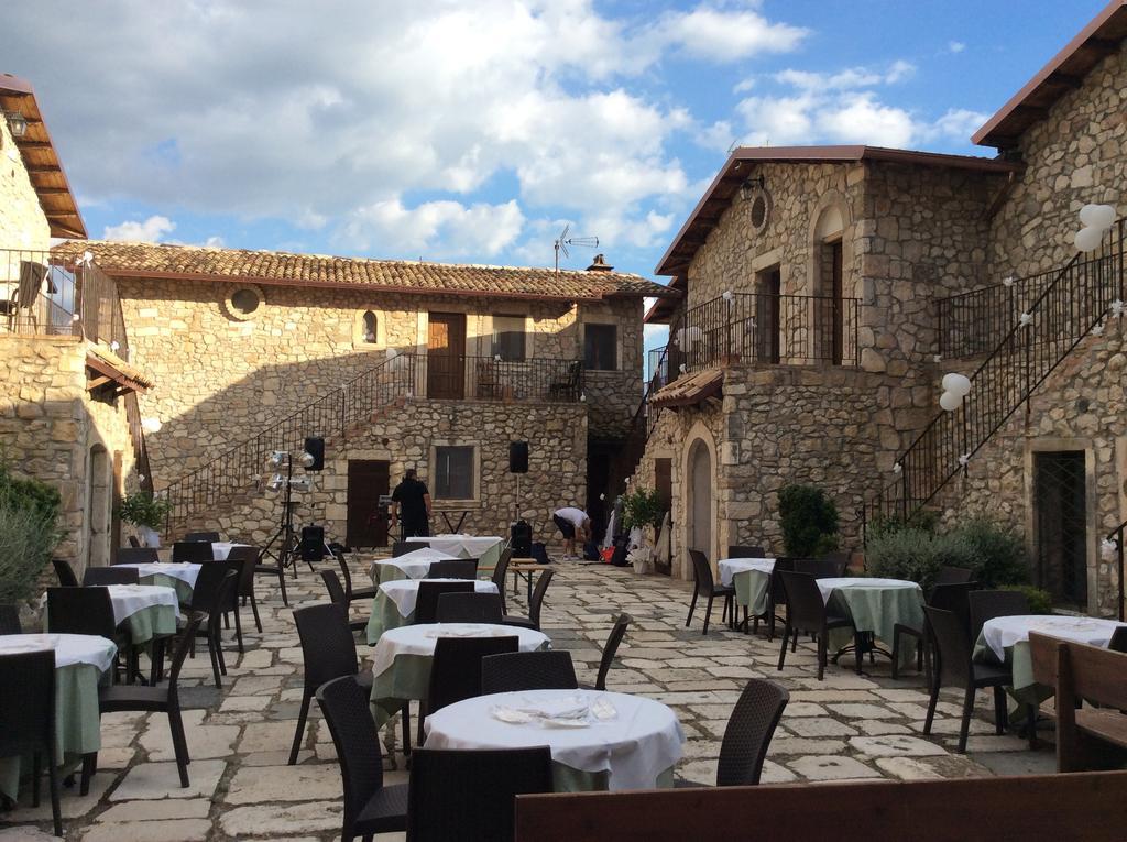 Hotel Il Feudo Dei Pierleoni Челано Екстериор снимка