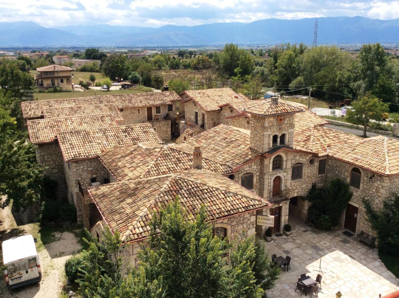 Hotel Il Feudo Dei Pierleoni Челано Екстериор снимка